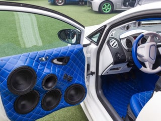 quanto costa un impianto stereo auto completo?